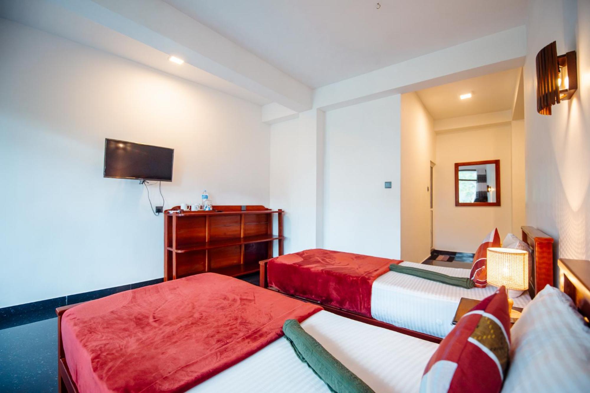 Adams Peak Inn Наллатания Экстерьер фото